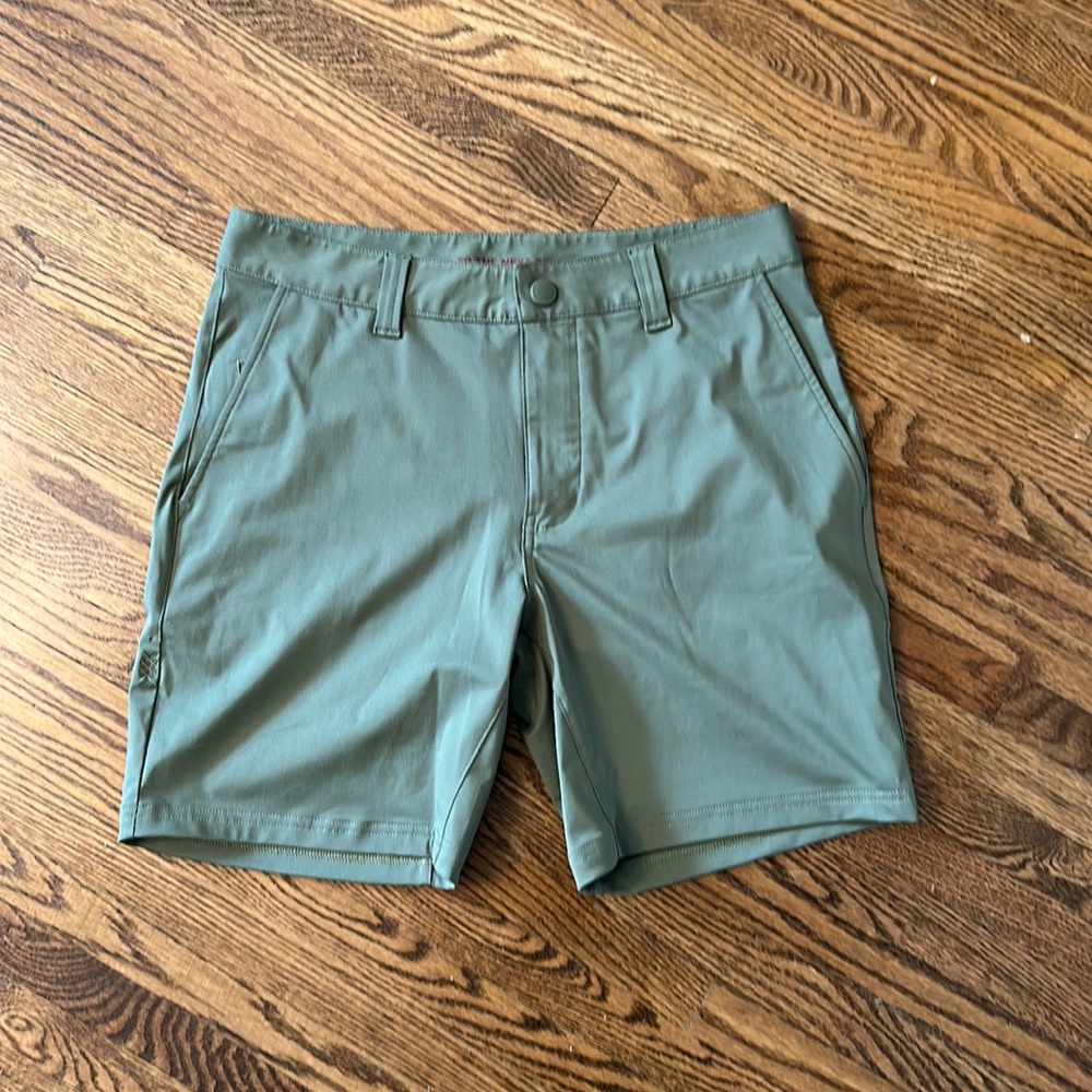 Rhone Men’s 7” Commuter Shorts Olivine Green Size 28